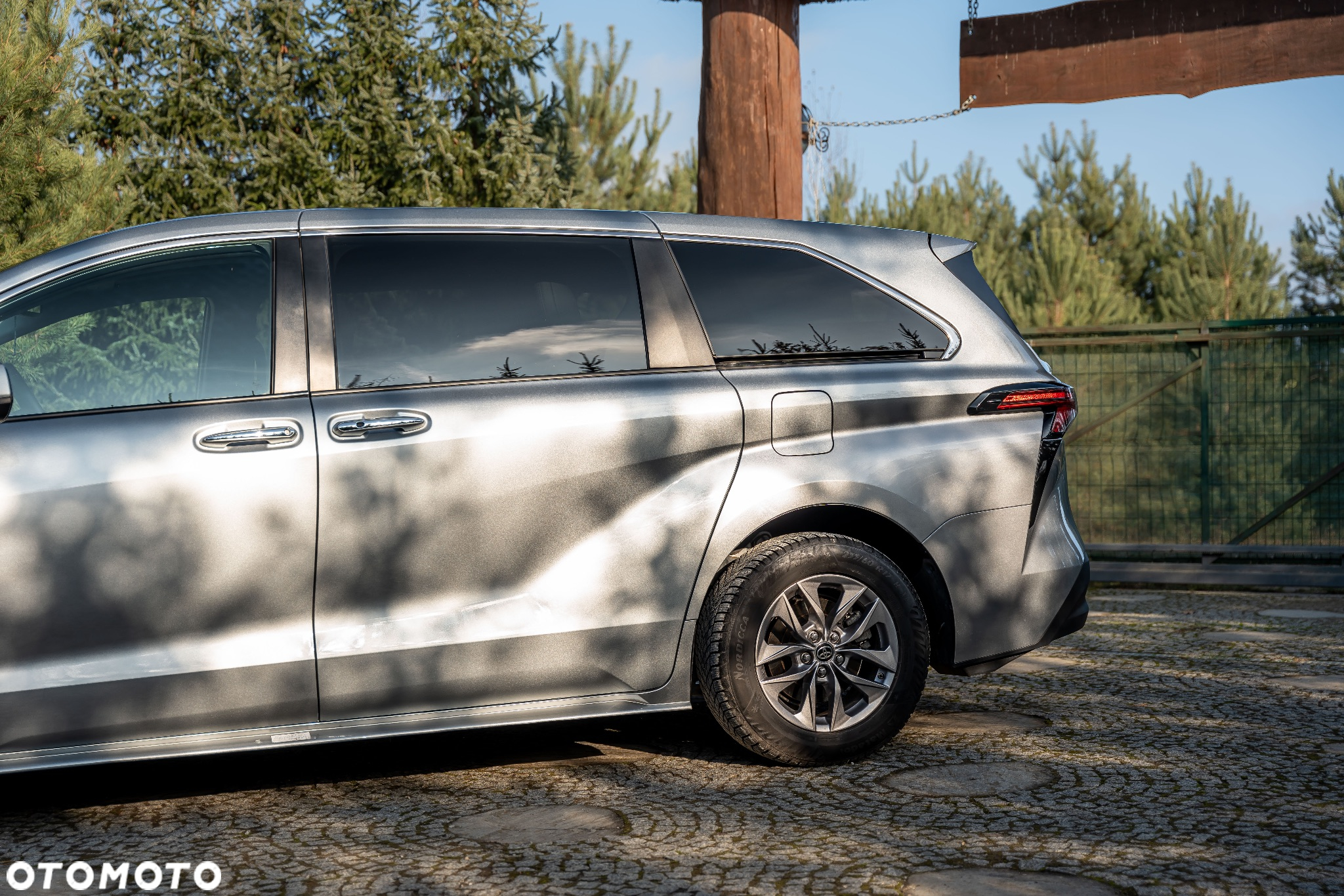 Toyota Sienna - 12