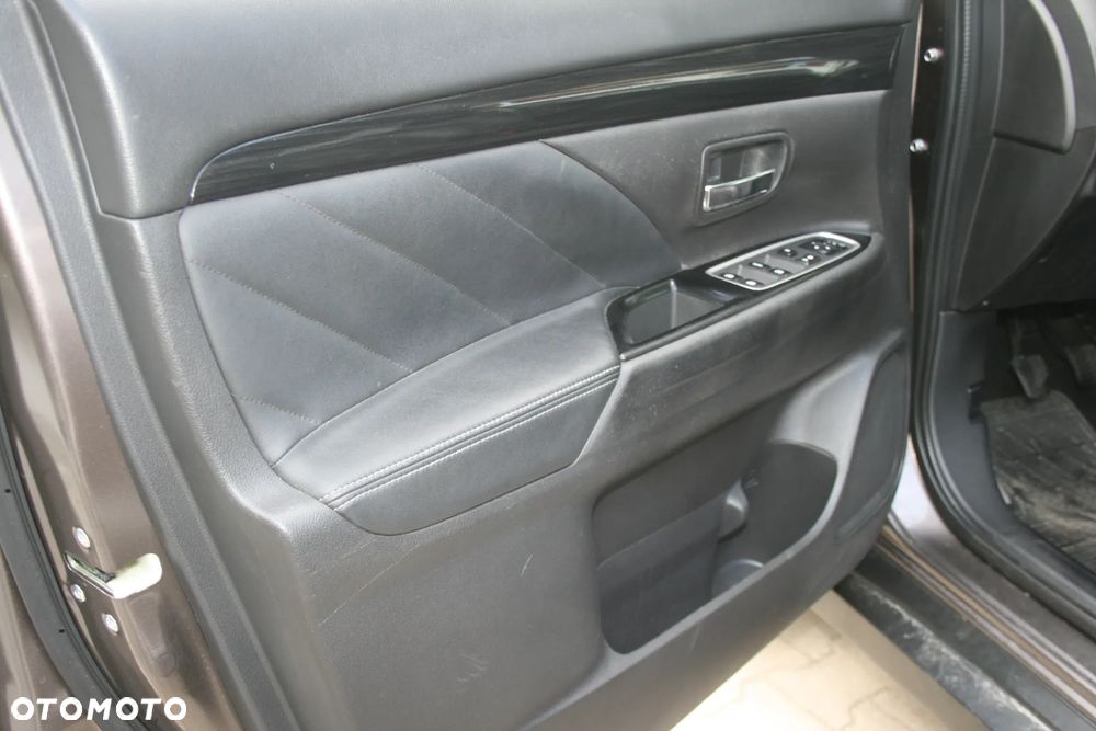 Mitsubishi Outlander 2.2 DID Intense - 16