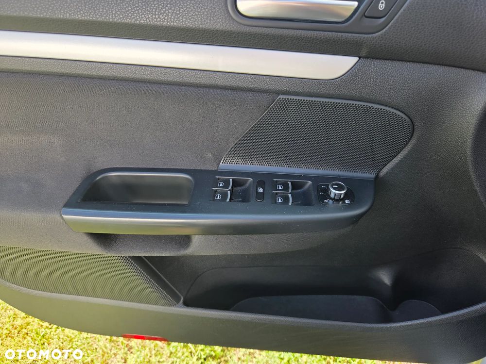 Volkswagen Golf 2.0 TDI Highline - 17
