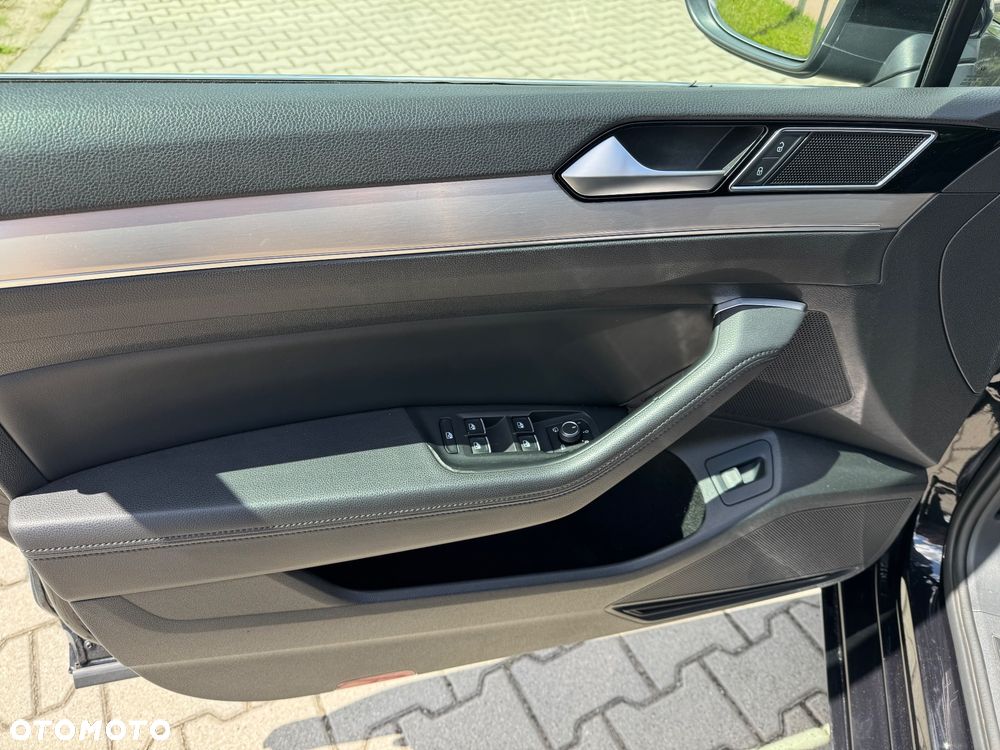 Volkswagen Passat - 30