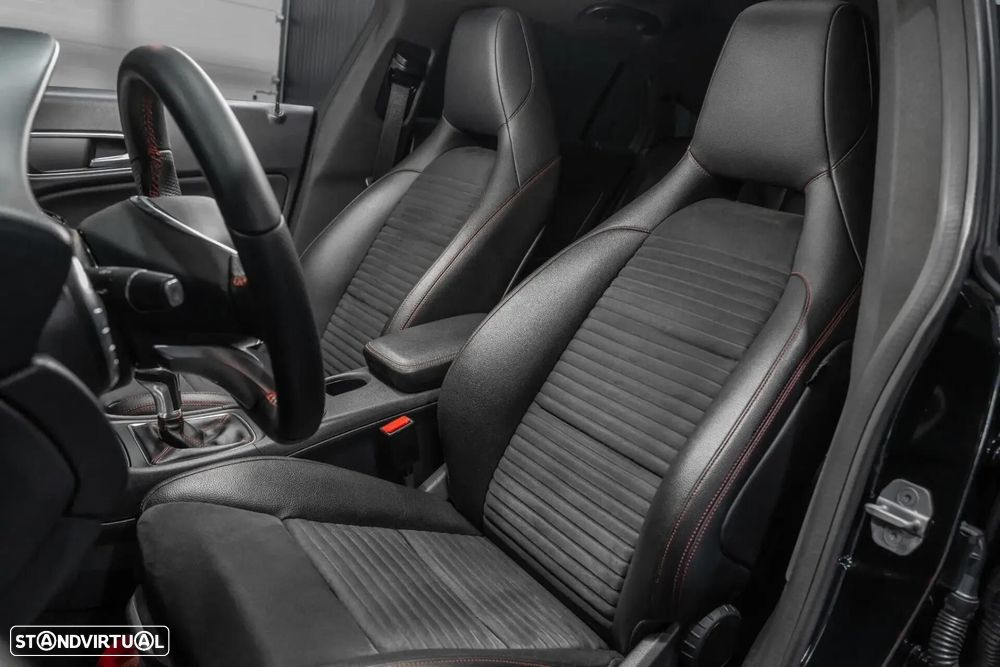 Mercedes-Benz CLA 200 d Shooting Brake AMG Line - 23