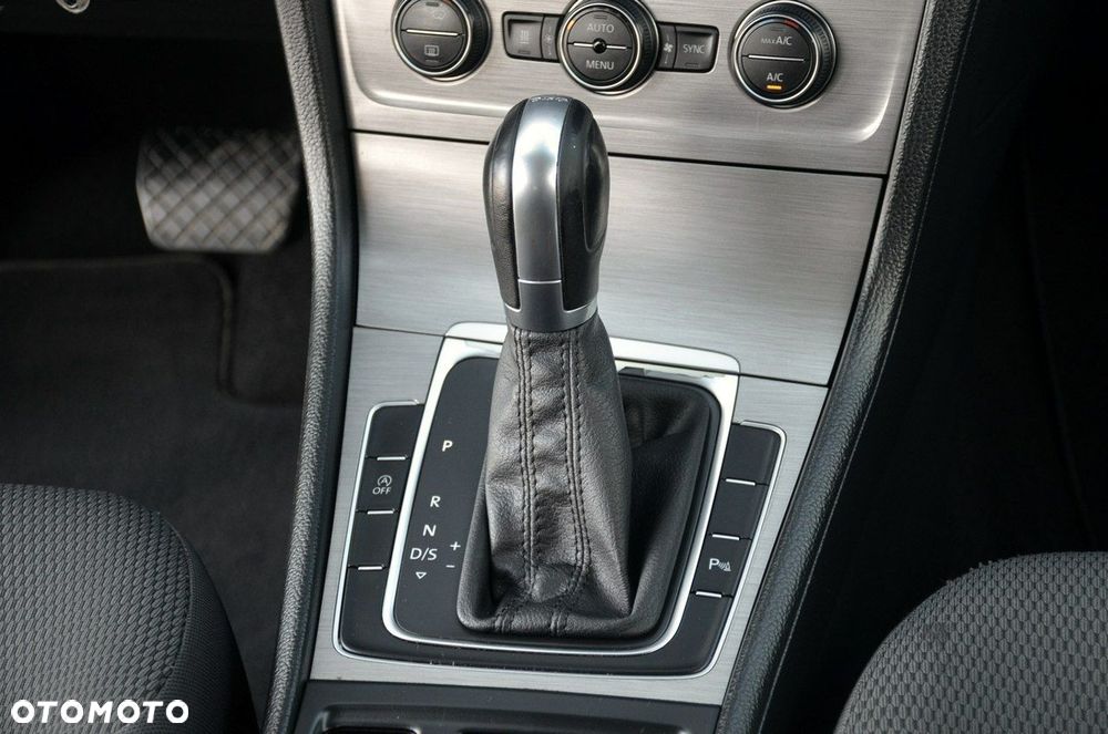 Volkswagen Golf - 23