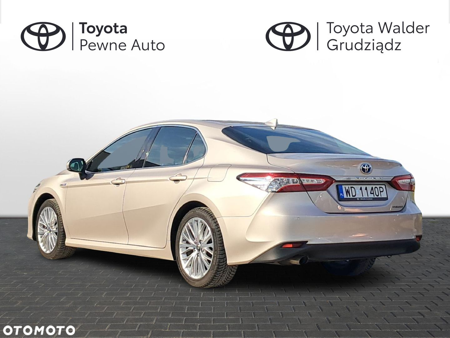Toyota Camry - 4