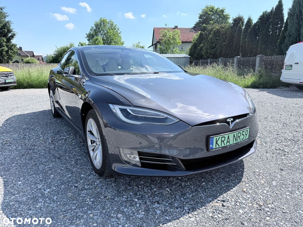 Tesla Model S - 4