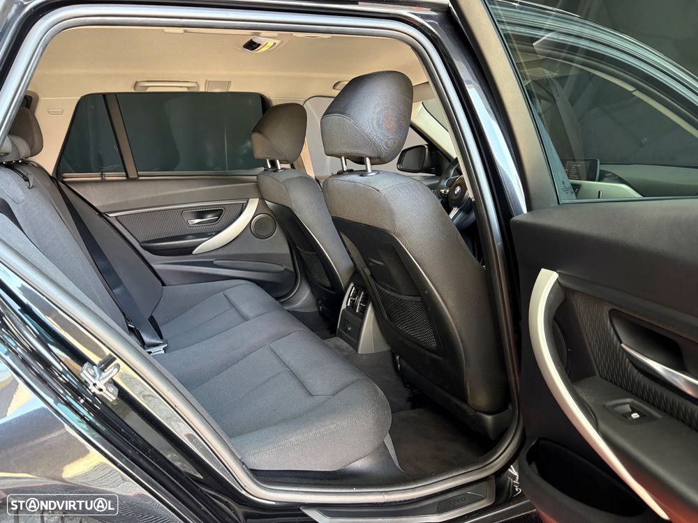 BMW 320 d Aut. Sport Line - 38