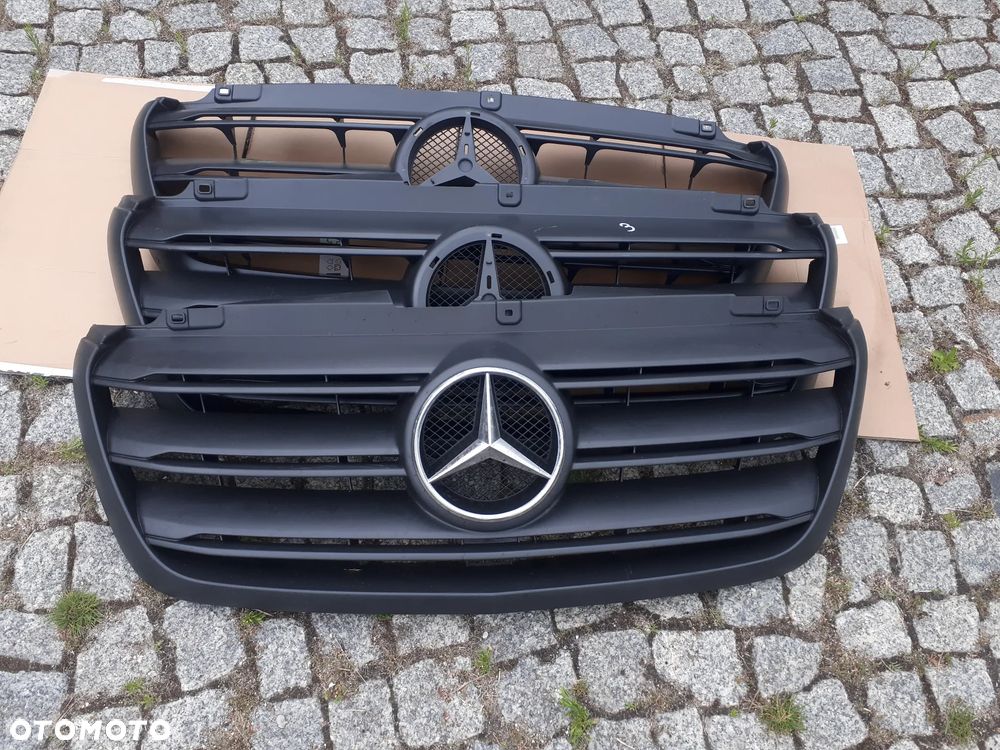 MERCEDES SPRINTER 907 910 Atrapa Grill - 1