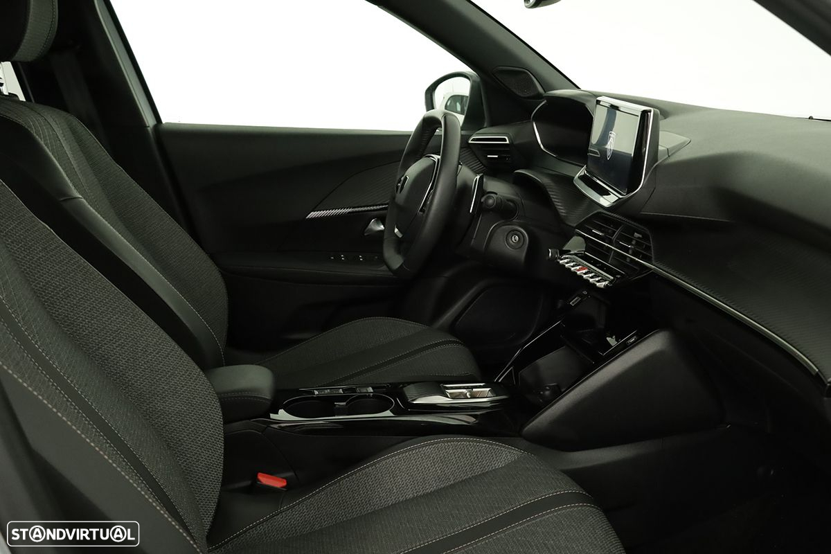 Peugeot 2008 1.2 PureTech Allure EAT8 - 21