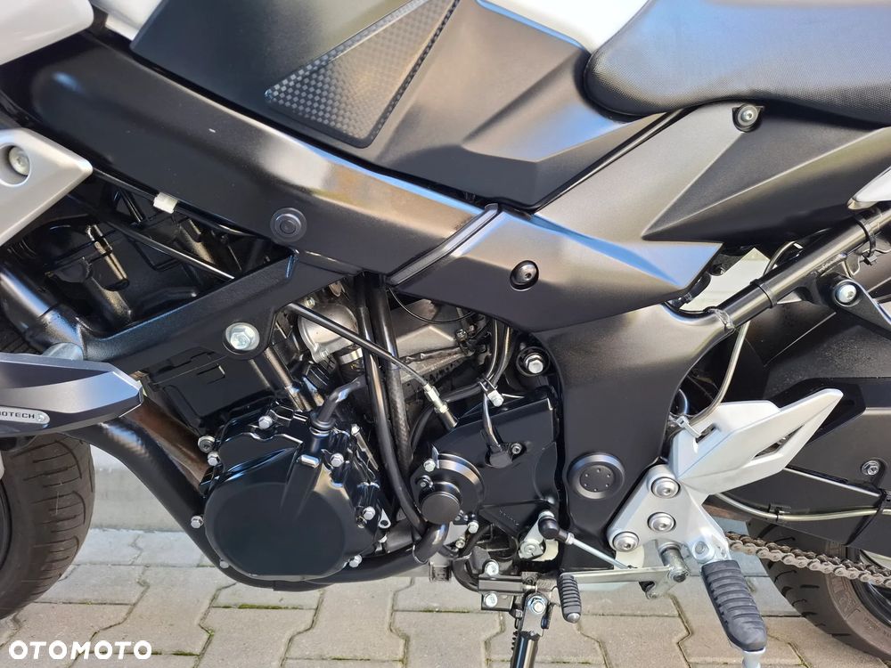 Suzuki GSR - 17