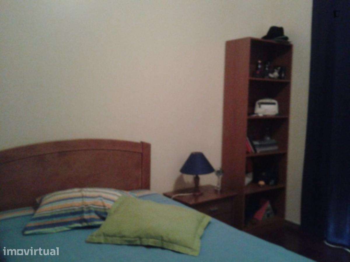 Quarto - localizado em Norton de Matos Coimbra - Grande imagem: 2/14