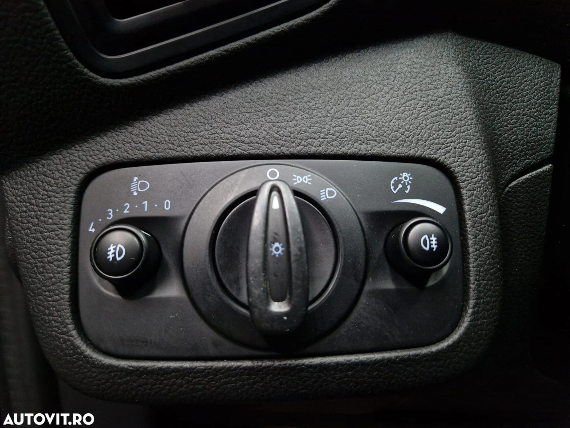Ford Kuga 2.0 TDCi 4x4 Aut. Trend - 8