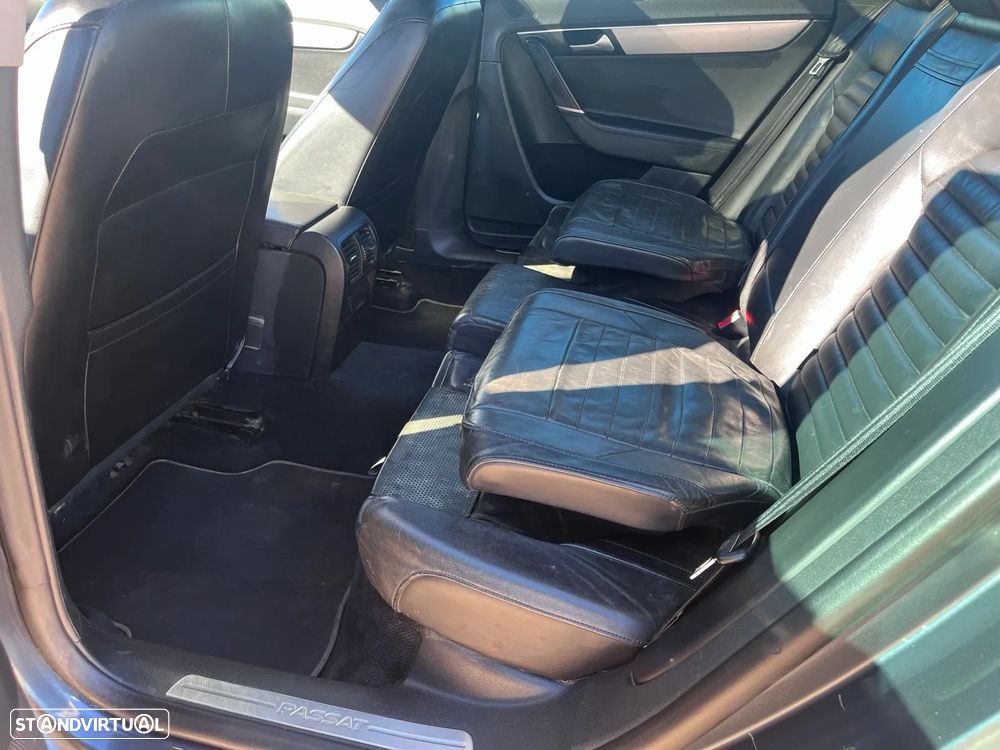 VW Passat Variant 2.0 TDI Confortline Navig - 9