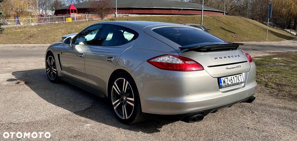 Porsche Panamera GTS PDK - 9