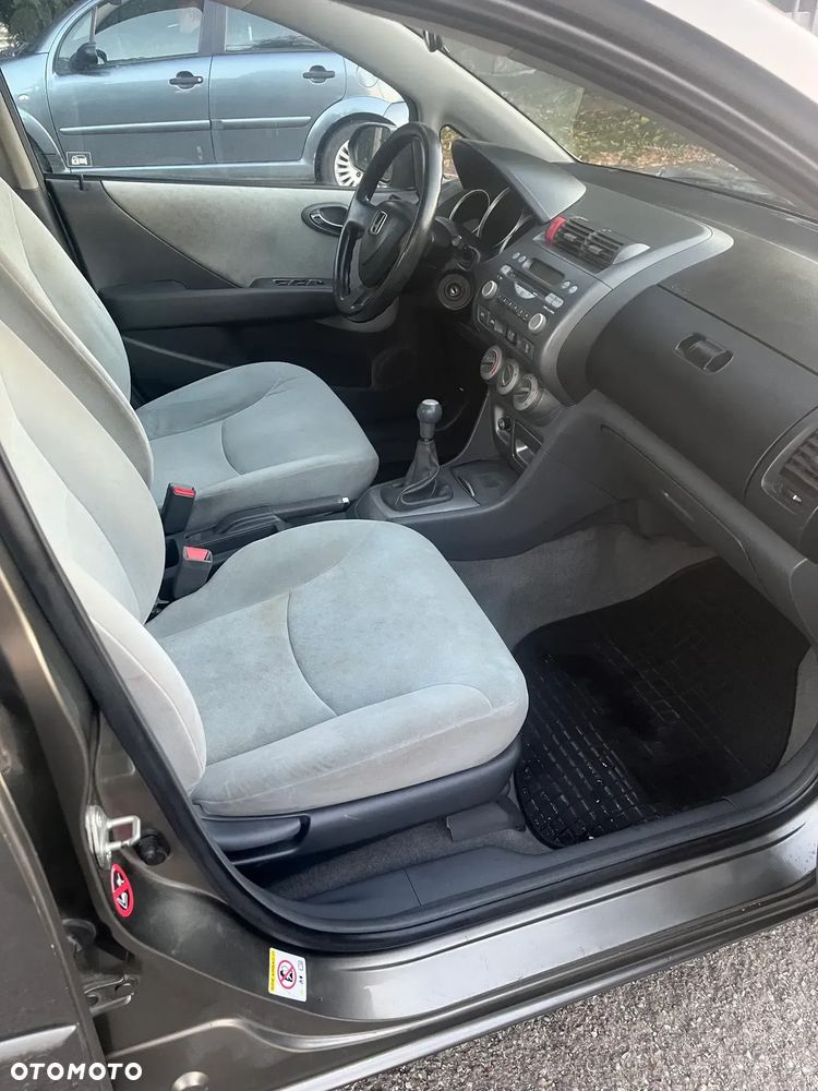 Honda City 1.4 Comfort - 14