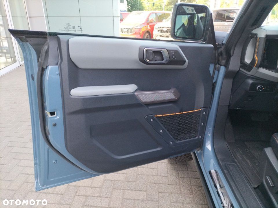 Ford Bronco - 10