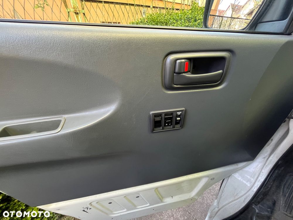 Toyota Hiace - 14