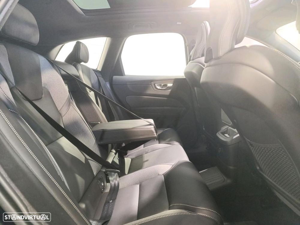 Volvo XC 60 2.0 T6 PHEV Black Edition - 9