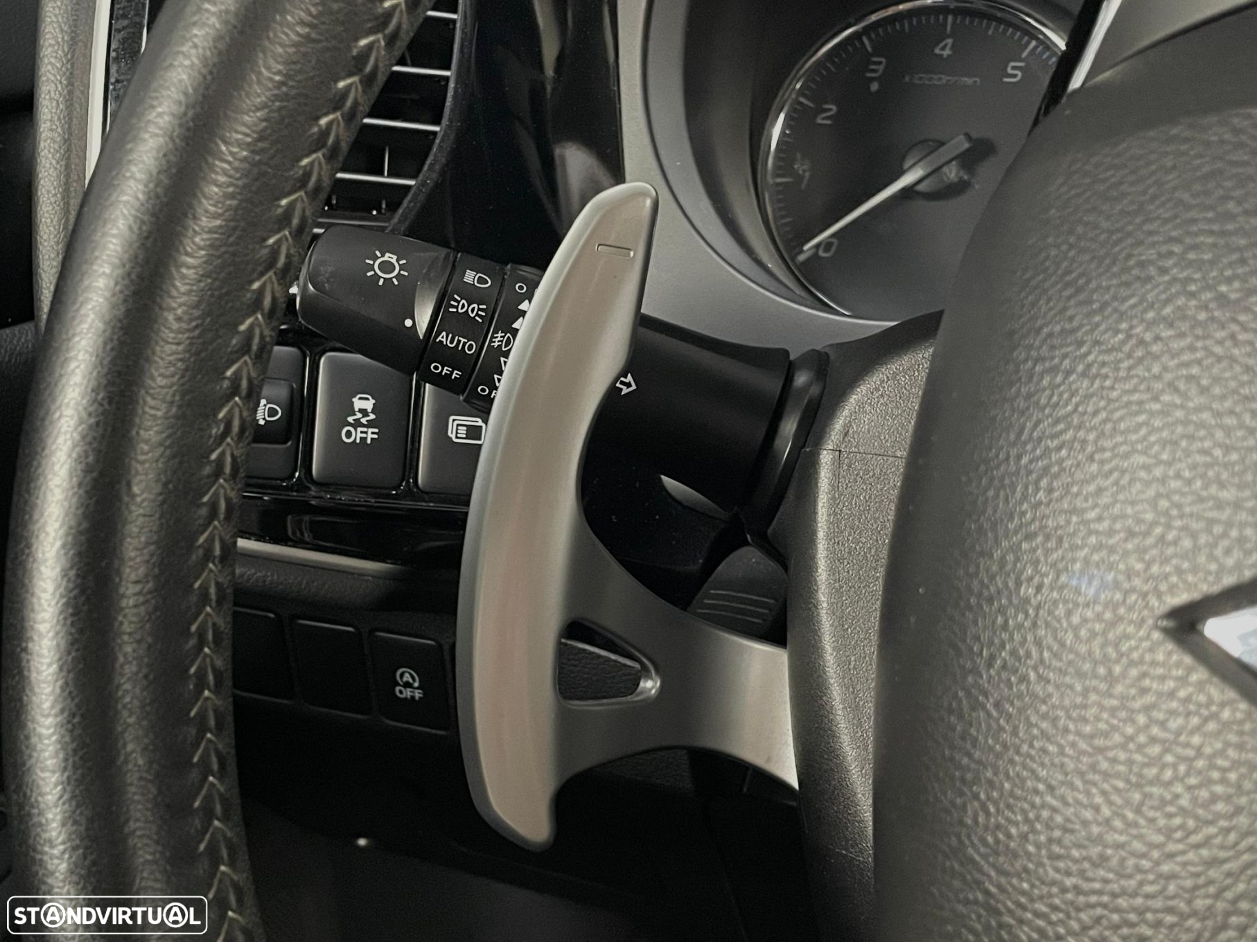 Mitsubishi Outlander 2.0 Kaiteki CVT - 13