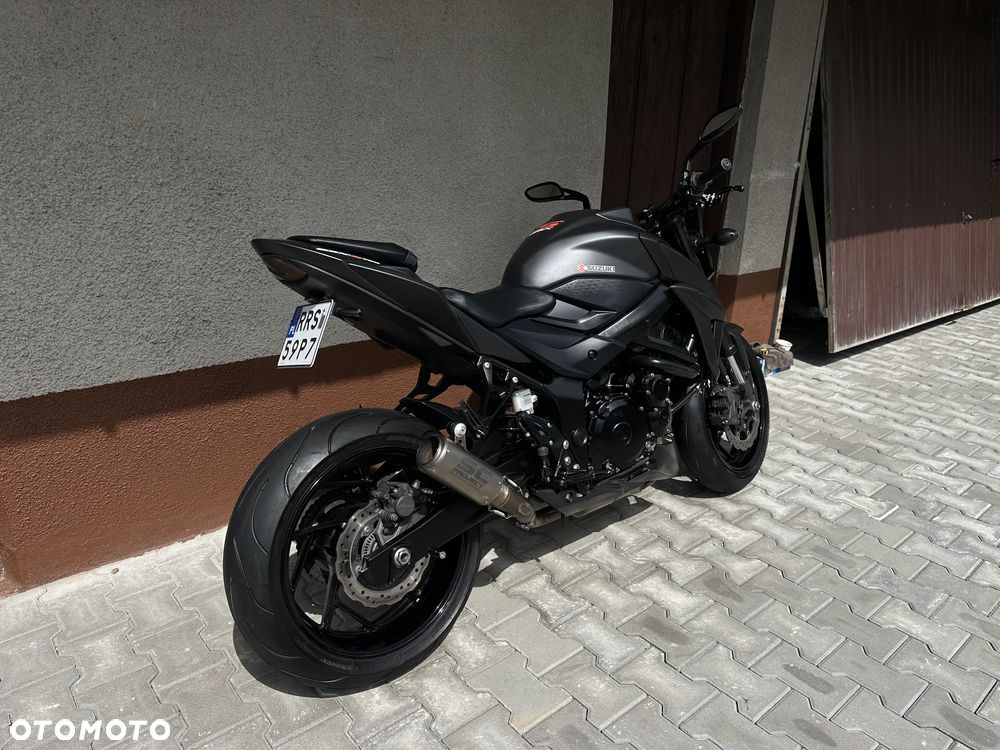 Suzuki GSX - 20