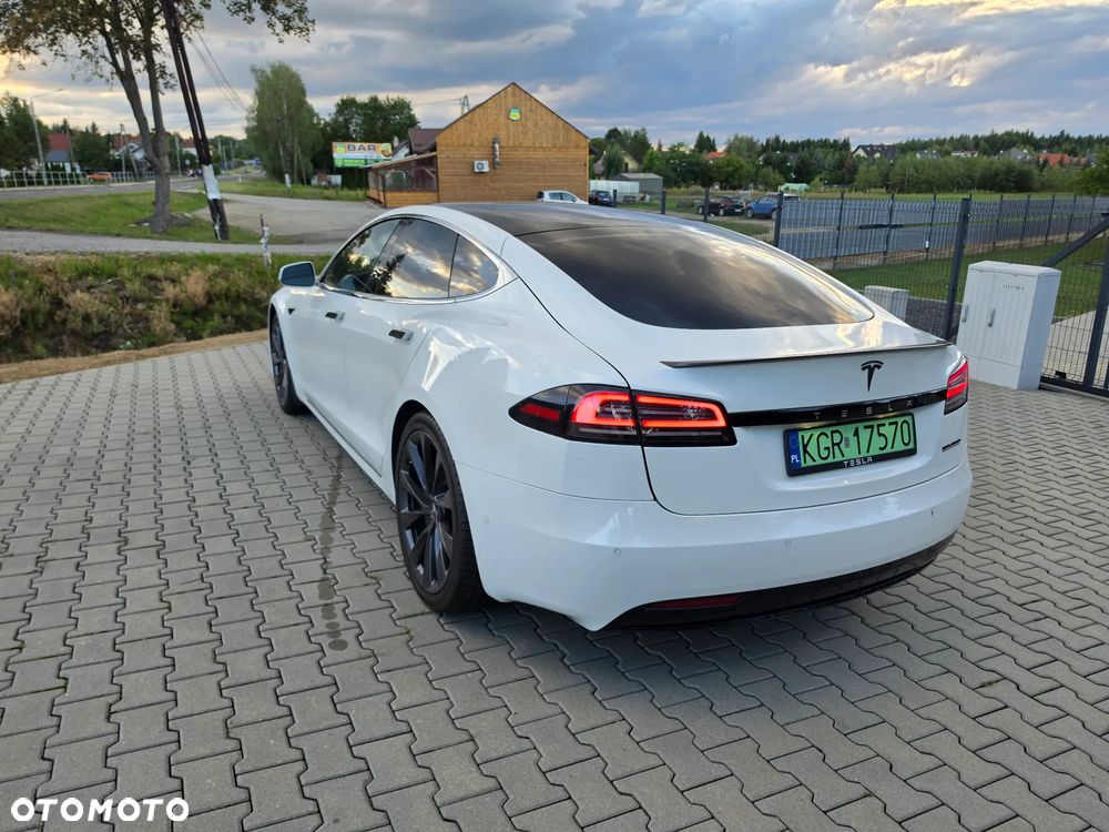 Tesla Model S - 2
