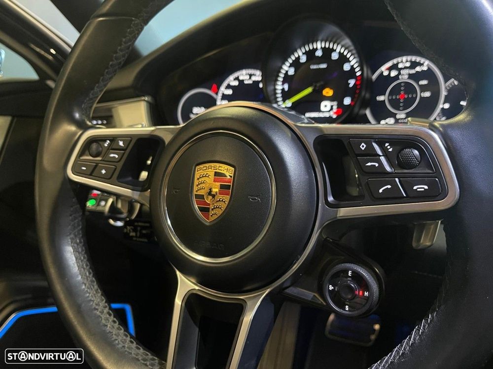 Porsche Panamera 4 E-Hybrid - 1