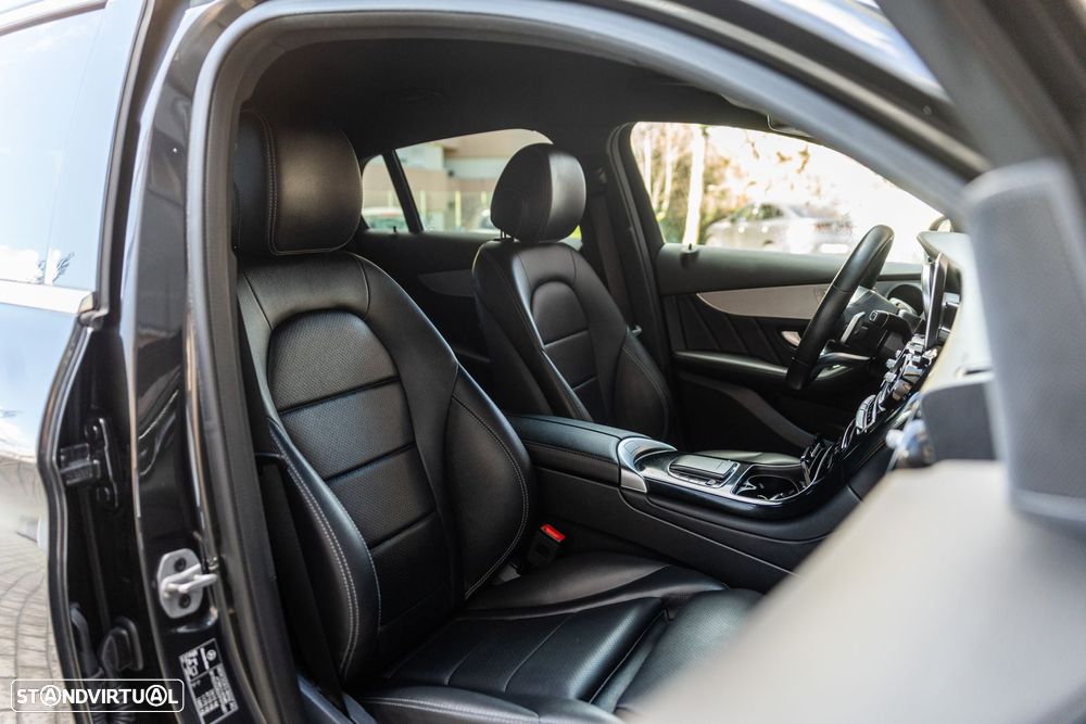 Mercedes-Benz GLC 300 e Coupe 4Matic 9G-TRONIC AMG Line - 25