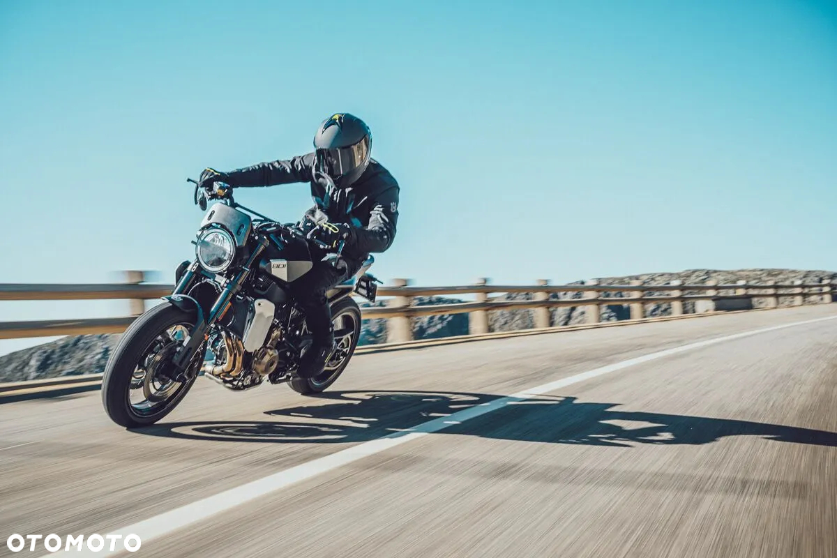 Husqvarna Svartpilen - 34