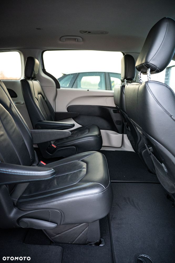 Chrysler Pacifica - 17