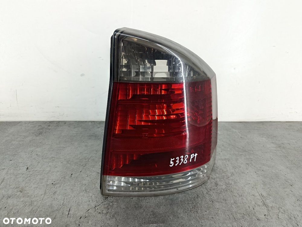 LAMPA TYLNA PRAWA OPEL VECTRA C 13157647 HATCHBACK - 1