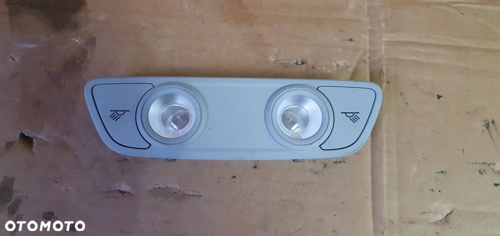 Lampka oświetlenie kabiny podsufitki Audi A4 B9 4M0947111 8W0947111 - 1