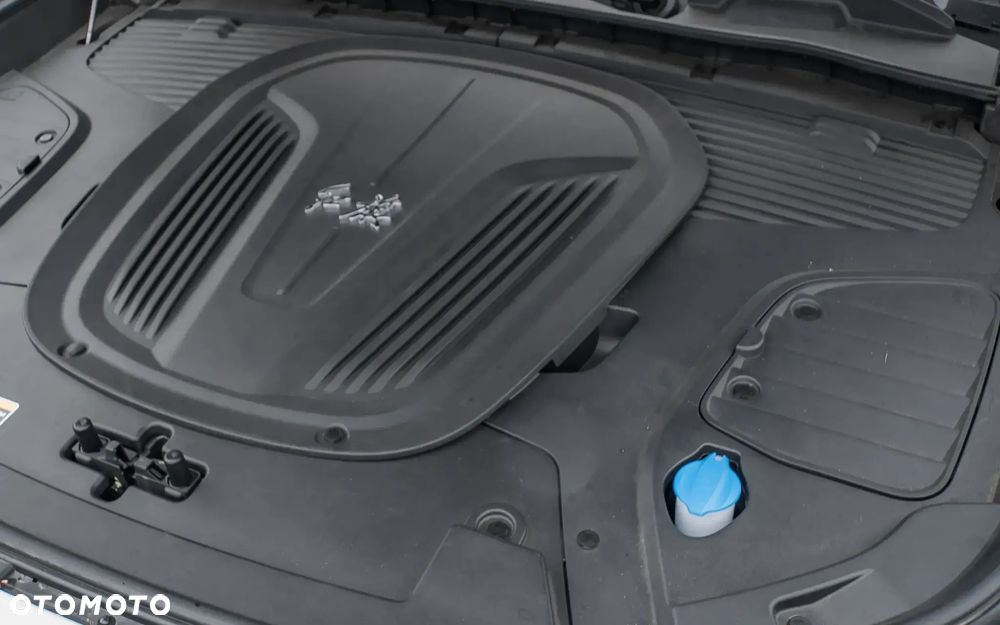 Hongqi E-HS9 Exklusive Long Range - 18