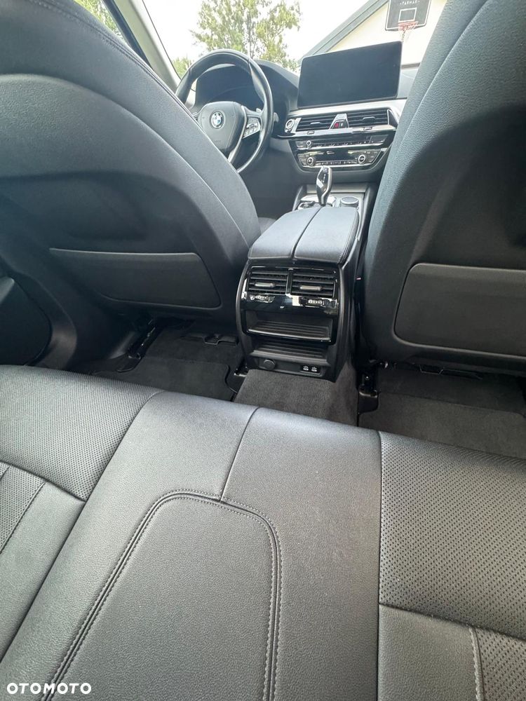 BMW Seria 5 520d xDrive Business Edition - 32