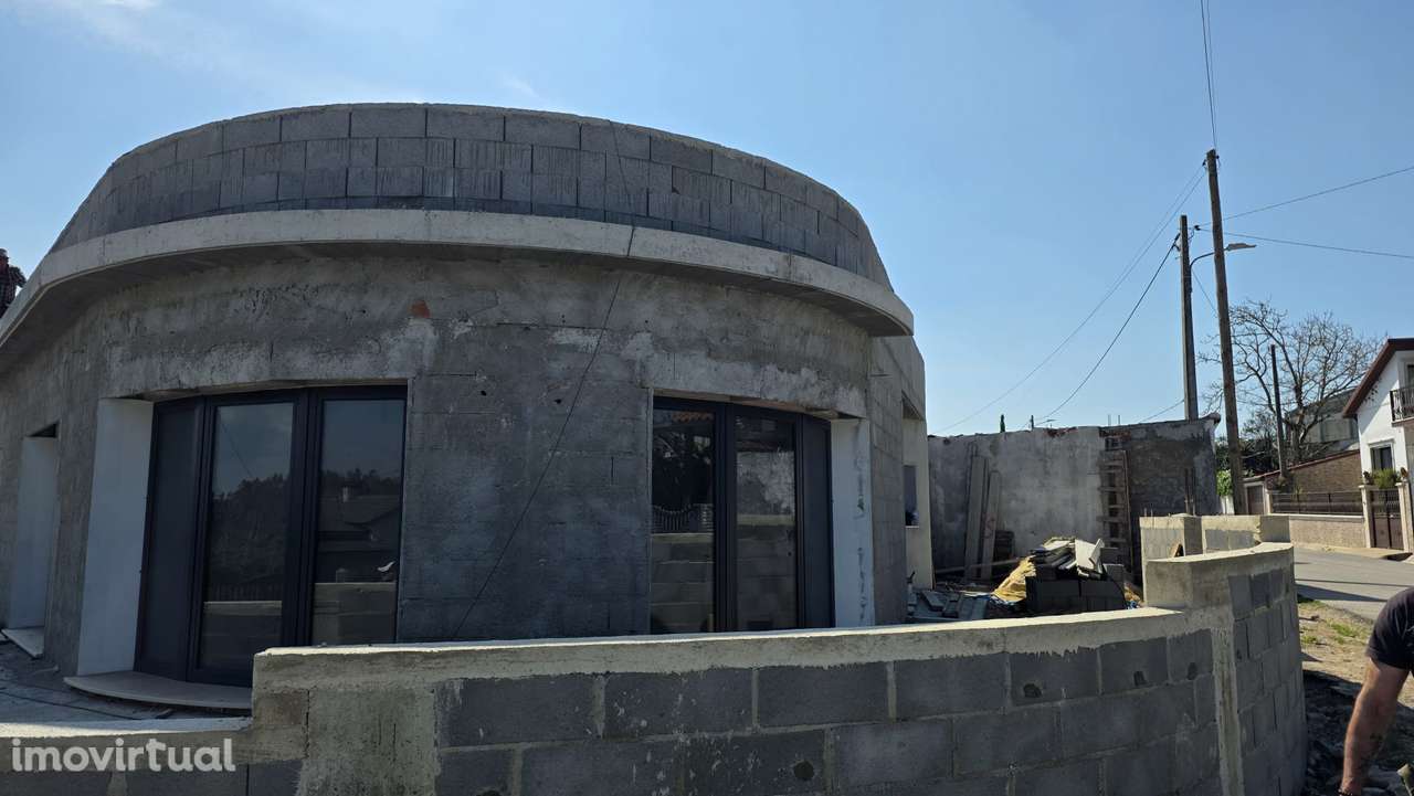 Moradia T3, térrea, geminada com garagem e jardim. Fração "B" - Grande imagem: 4/13