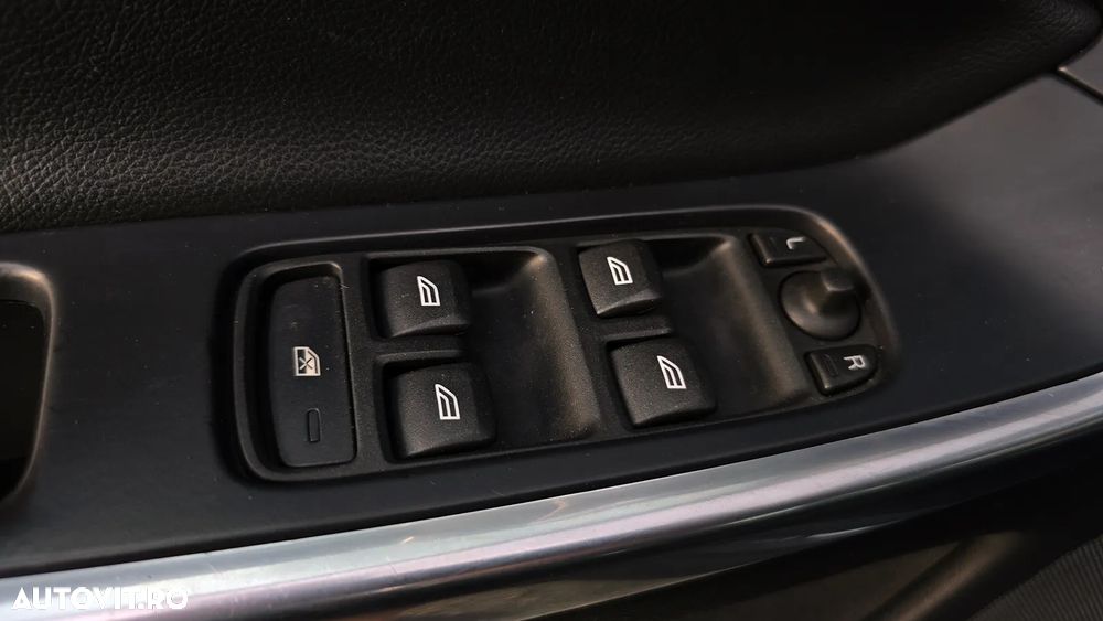 Volvo XC 60 D3 Geartronic Momentum - 28