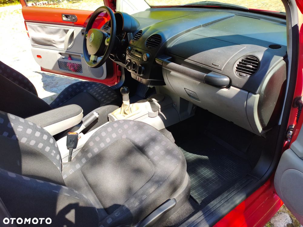 Volkswagen New Beetle - 11