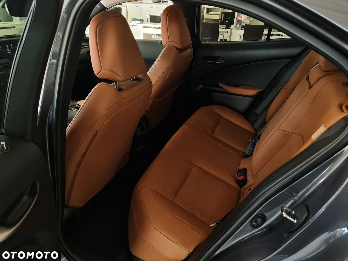 Lexus UX - 10