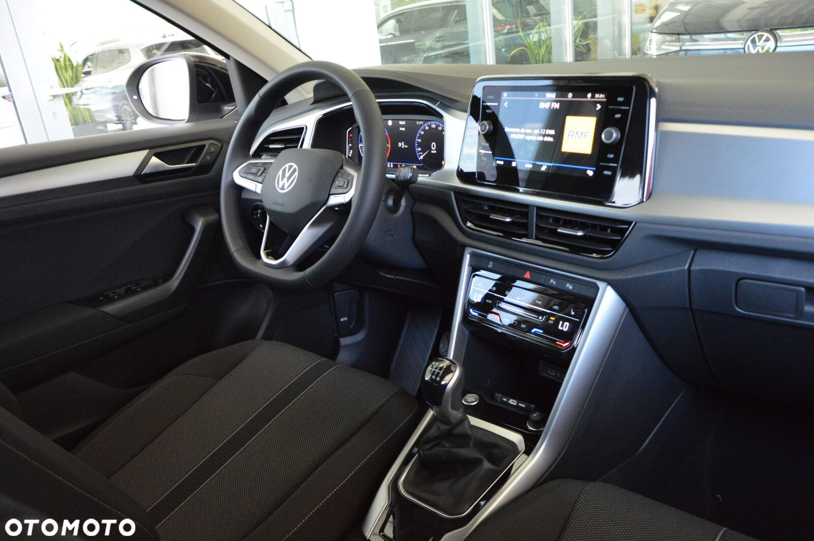 Volkswagen T-Roc - 16
