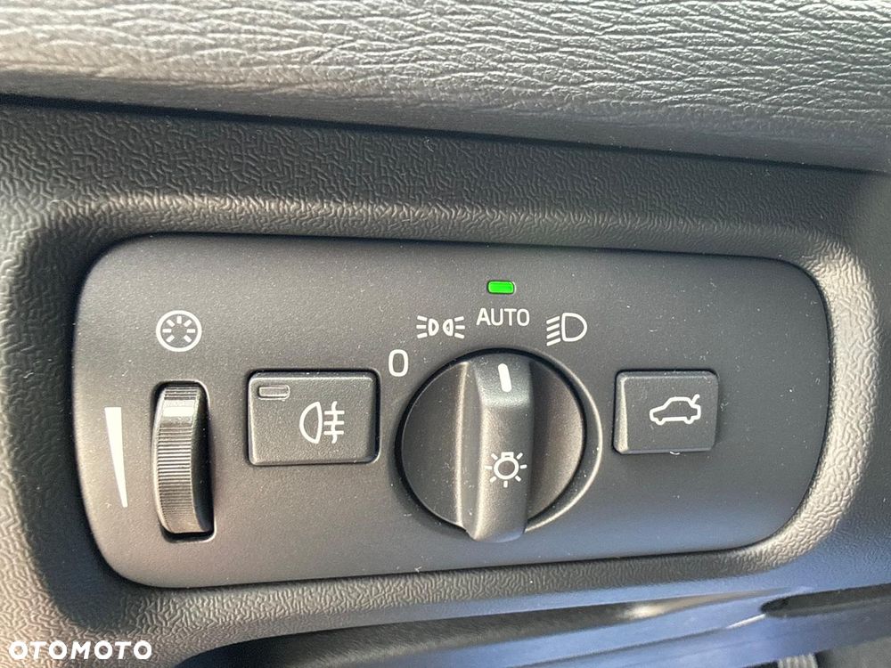 Volvo V40 D2 Geartronic - 19