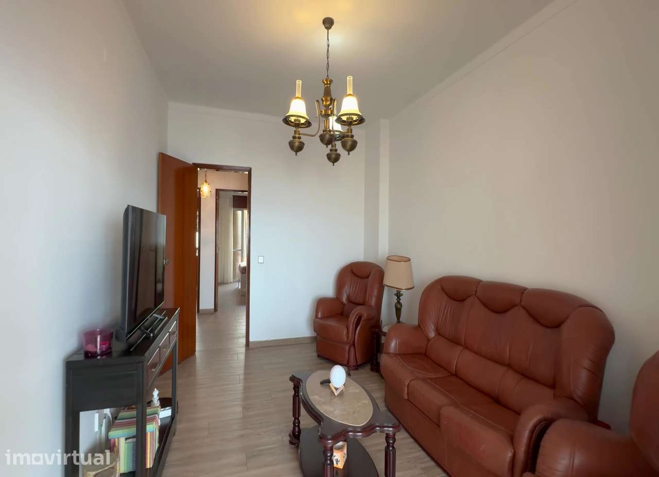 Apartamento T2 em Loulé com varanda e garagem - Grande imagem: 2/12
