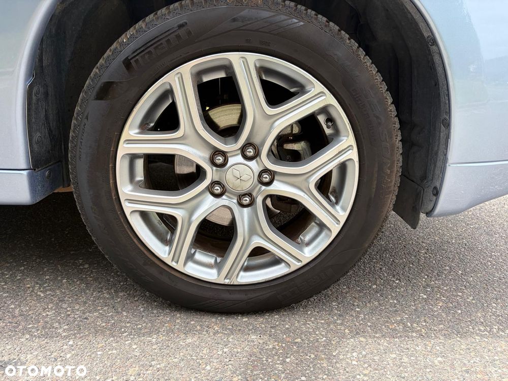 Mitsubishi Outlander - 31