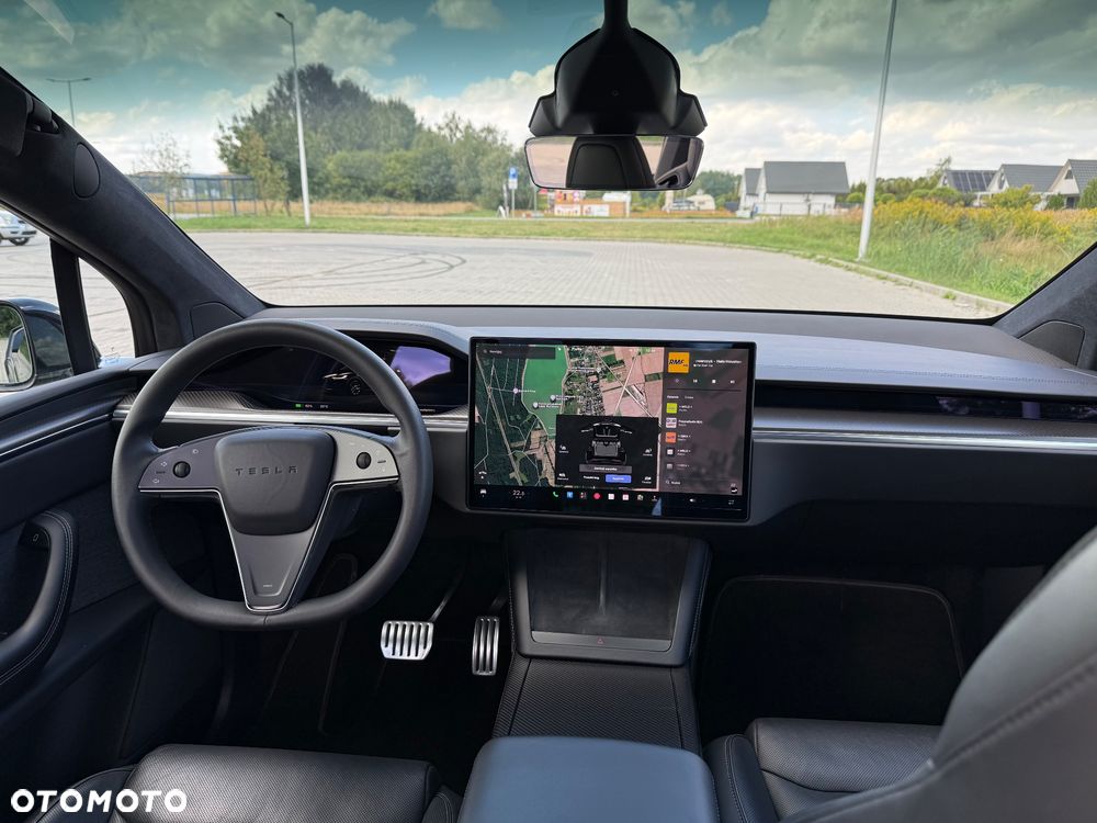 Tesla Model X Plaid - 8