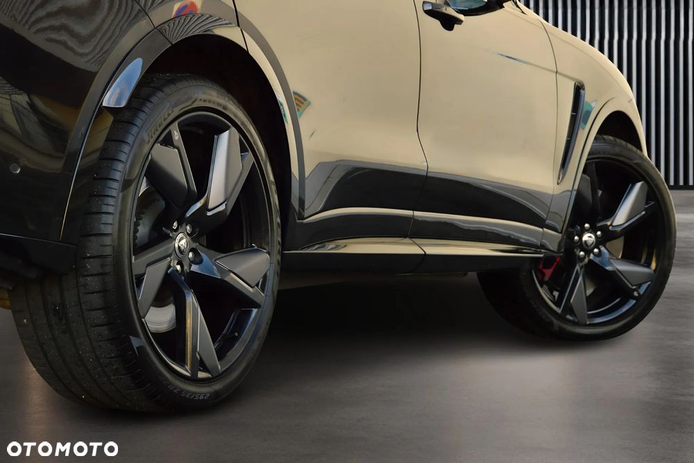 Jaguar F-Pace - 12
