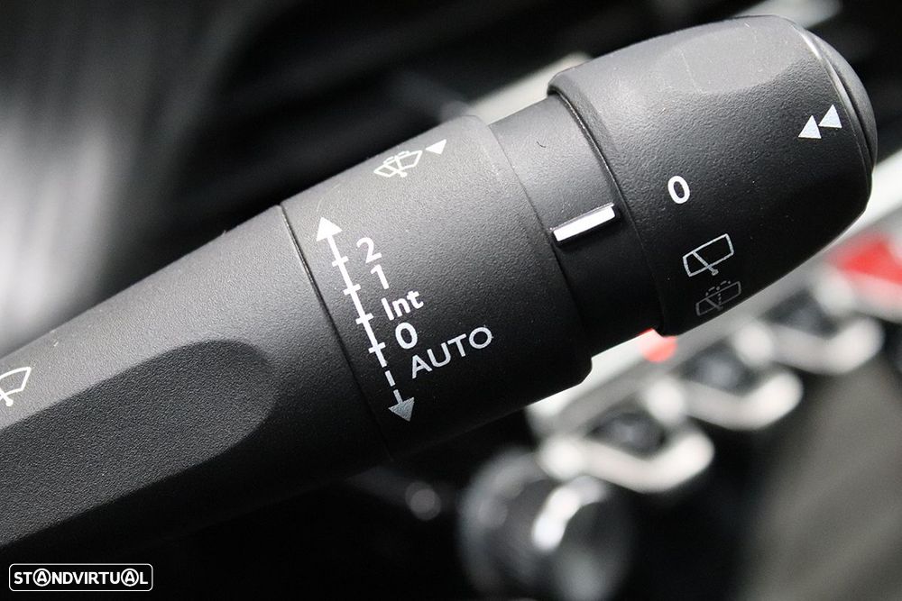 Peugeot 2008 1.2 PureTech Allure - 19