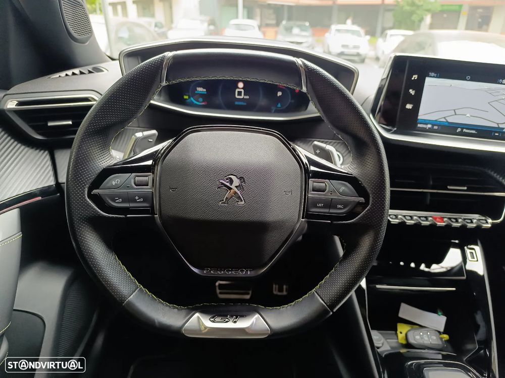 Peugeot 2008 PureTech 130 EAT8 GT - 13