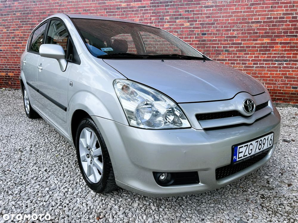 Toyota Corolla Verso - 3