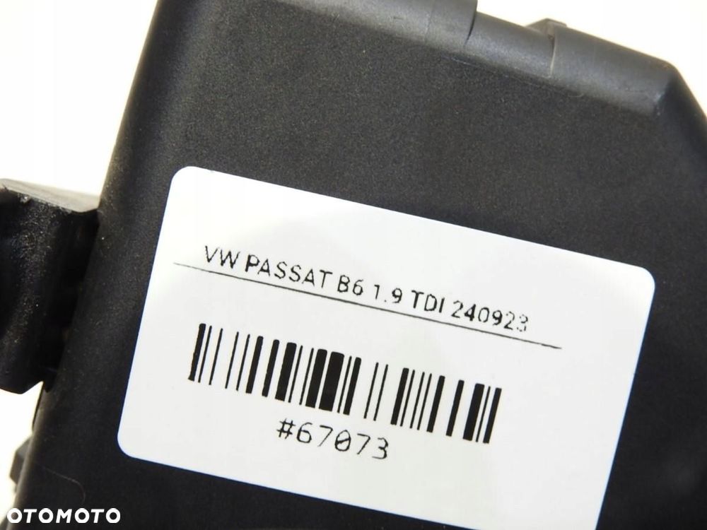 SKRZYNKA BEZPIECZNIKOW VW PASSAT B6 1.9 TDI - 4