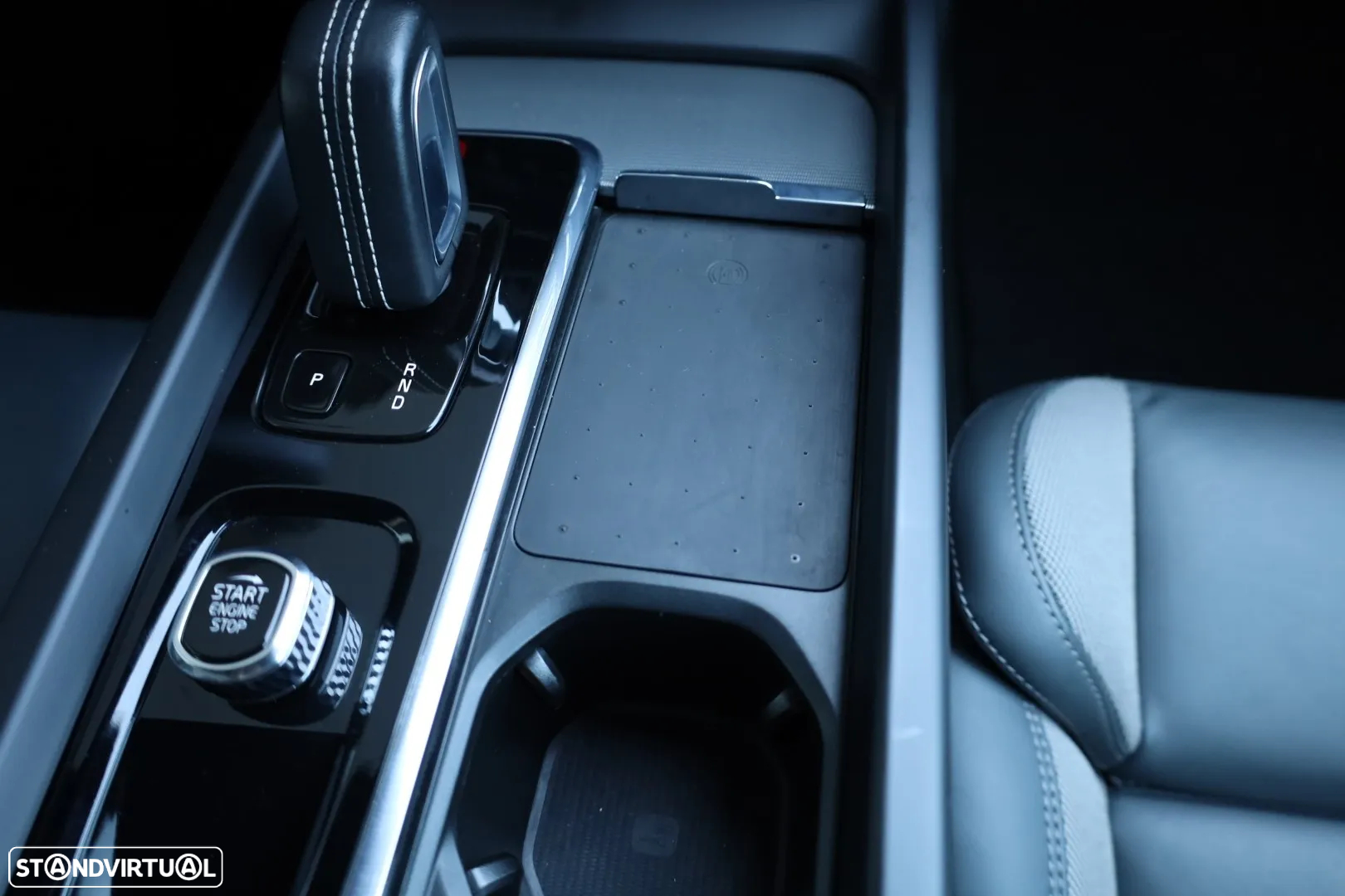 Volvo XC 60 2.0 B4 Plus Dark - 25