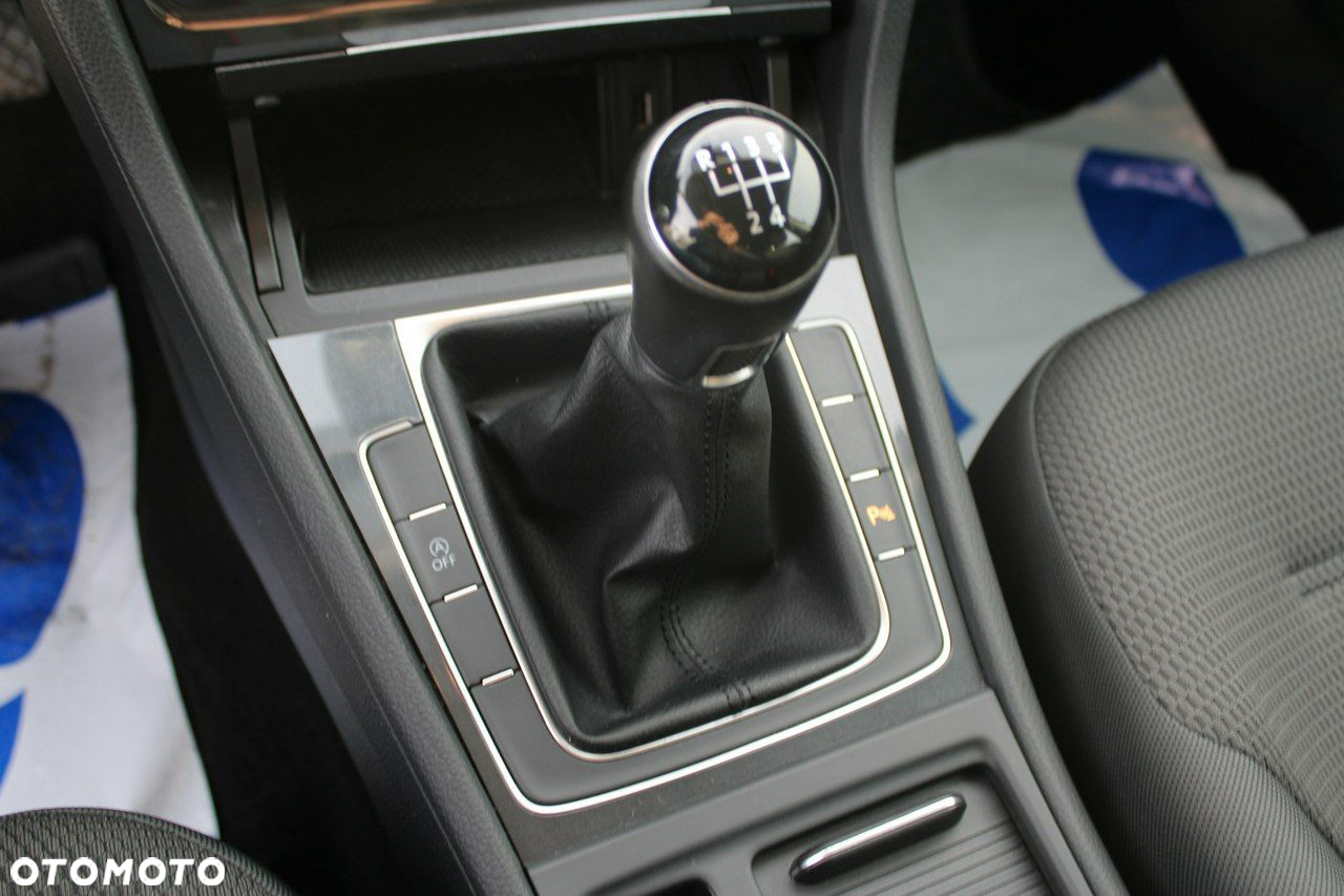 Volkswagen Golf - 29