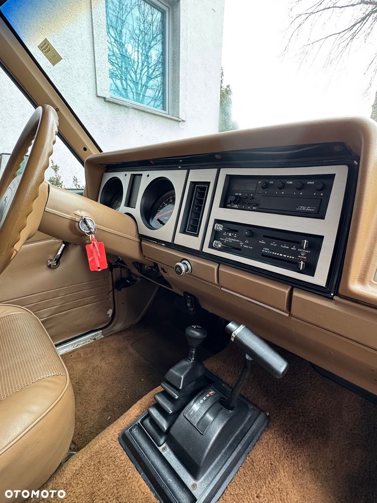 Ford Bronco - 13