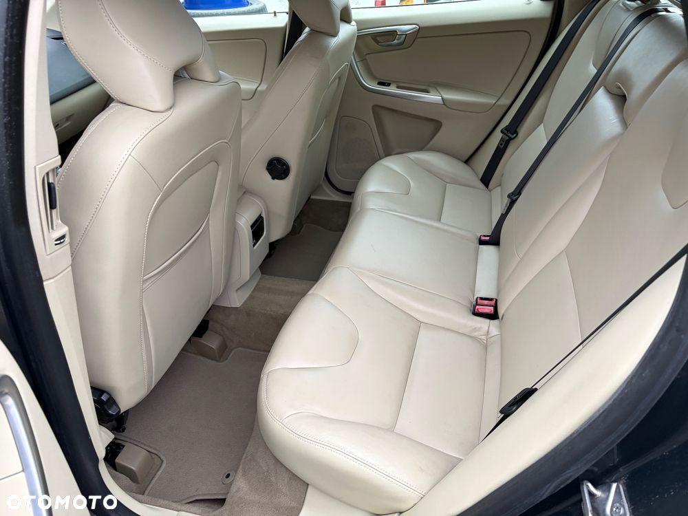 Volvo XC 60 D3 Momentum - 6