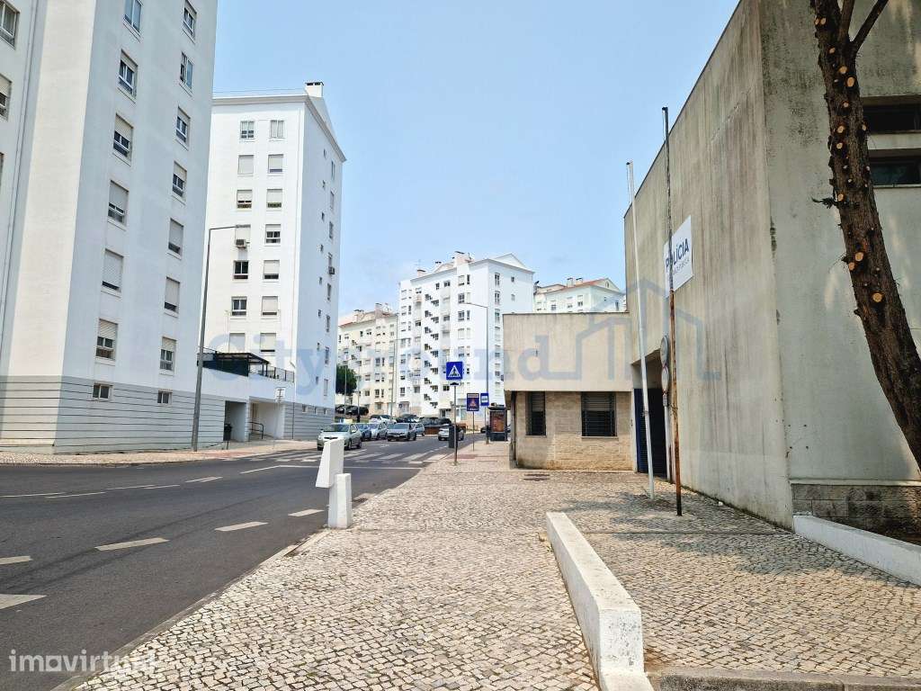 Prédio em Rio de Mouro, com 8 frações de habitação para rentabilidade - Grande imagem: 3/11